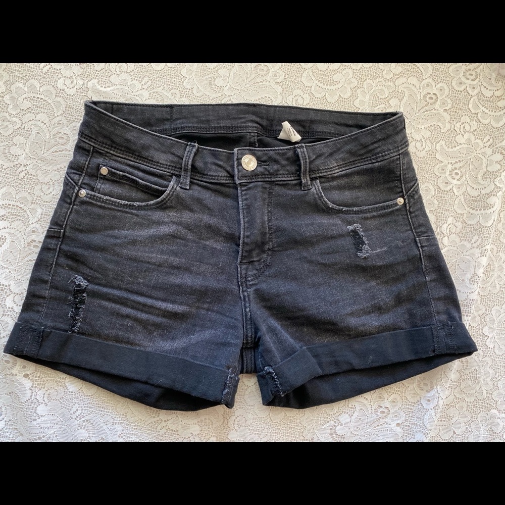 H&M Low Rise Black Denim Distressed Rolled Cuff Shorts Size US 6